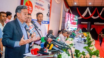 চট্টগ্রাম নগরের ইনস্টিটিউশন অব ইঞ্জিনিয়ার্সে বিপ্লব ও সংহতি দিবস উপলক্ষে সমাবেশে বক্তব্য রেখেছেন বিএনপির স্থায়ী কমিটির সদস্য আমির খসরু মাহমুদ চৌধুরী
