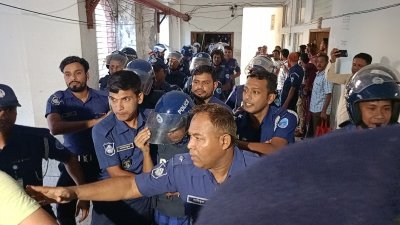 আদালতে সাবেক আইজিপি