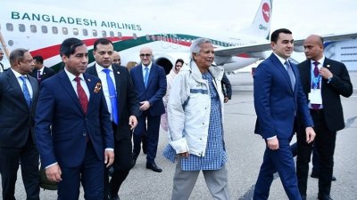 আজারবাইজানের বাকু বিমাবন্দরে প্রধান উপদেষ্টা অধ্যাপক ড. মুহাম্মদ ইউনূস