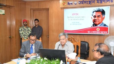 বক্তব্য দিচ্ছেন শ্রম ও কর্মসংস্থান মন্ত্রণালয়ের নতুন উপদেষ্টা ব্রিগেডিয়ার জেনারেল (অব.) এম সাখাওয়াত হোসেন