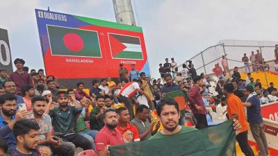 বসুন্ধরা কিংস অ্যারেনার একটি ম্যাচে গ্যালারির দৃশ্য।