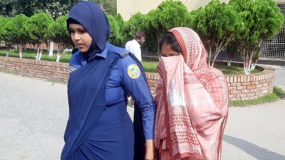 বরিশালে মানব পাচার মামলায় প্রবাসী দুই ভাইয়ের যাবজ্জীবন কারাদণ্ড ও এক ভাইয়ের স্ত্রীকে ১৭ বছরের কারাদণ্ড দিয়েছেন আদালত
