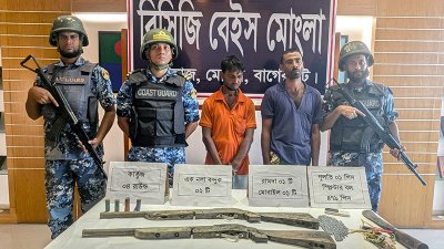 আটক দুই জলদস্যু