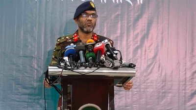 প্রেস ব্রিফিংয়ে কর্নেল স্টাফ কর্নেল ইন্তেখাব হায়দার খান