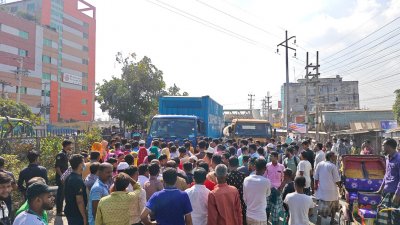 গাজীপুরে শ্রমিক অবরোধ