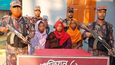 গ্রেফতার তিন বাংলাদেশি
