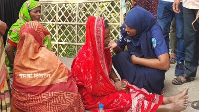 তাদের মৃত্যুর খবর পেয়ে স্বজনরা হাসপাতালে এসে কান্নায় ভেঙে পড়েন