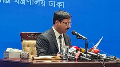 বক্তব্য দিচ্ছেন  পররাষ্ট্র মন্ত্রণালয়ের মুখপাত্র মো. তৌফিক হাসান