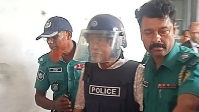 আদালত চত্বরে নারায়ণ চন্দ্র চন্দ