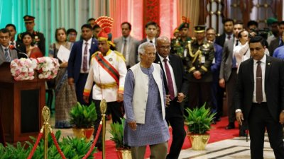 ড. ইউনূসের অন্তর্বর্তীকালীন সরকারের সামনে সম্ভাবনা ও চ্যালেঞ্জ দুটোই রয়েছে। ফাইল ছবি: রয়টার্স
