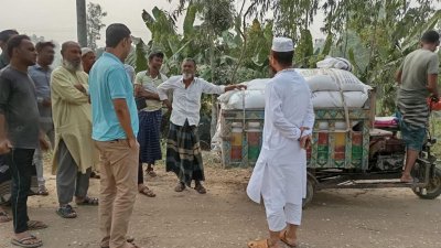 দিনাজপুরের ঘোড়াঘাট উপজেলায় পাচারকালে ২৬ বস্তা সার উদ্ধার