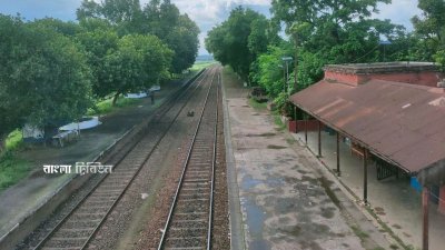 মিরপুর স্টেশনের কাছে খুলনা থেকে ঢাকাগামী চিত্রা এক্সপ্রেস ট্রেনের ধাক্কায় ওই নারীর মৃত্যু হয়