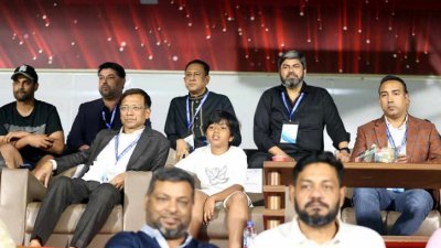 কিংস অ্যারেনার গ্যালারিতে তামিম