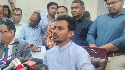 সংবাদ সম্মেলনে কথা বলছেন আসিফ মাহমুদ সজীব ভূঁইয়া