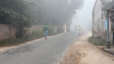 শীতের কুয়াশাচ্ছন্ন সকাল