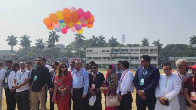 জিয়া ক্রিকেট টুর্নামেন্টের ফরিদপুর পর্ব উদ্বোধন করছেন অতিথিরা। ছবি-আয়োজক কমিটি
