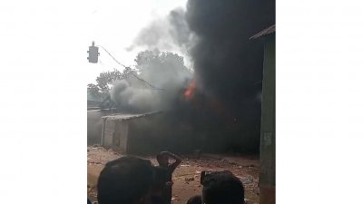 অ্যামাজন নিটওয়্যার কারখানায় আগুন