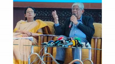 সংবাদ সম্মেলনে অর্থ উপদেষ্টা