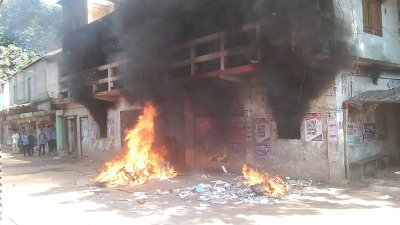 আগুনে পুড়ছে টাঙ্গাইলের রিকশা শ্রমিক কার্যালয়