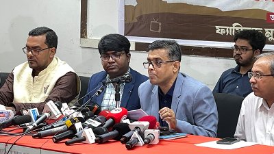 'জুলাই গণহত্যায় গণমাধ্যমের ভূমিকা: জবাবদিহিতা ও সংস্কার প্রস্তাব' শীর্ষক আলোচনা সভায় শফিকুল আলম
