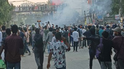 ঢাকা কলেজ ও সিটি কলেজের শিক্ষার্থীদের মধ্যে সংঘর্ষের ঘটনা ঘটে