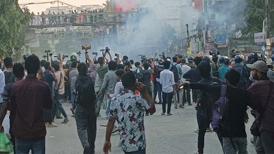 ঢাকা কলেজ ও সিটি কলেজের শিক্ষার্থীদের সংঘর্ষ (ছবি: সংগৃহীত))