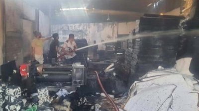 ৬ ঘণ্টার চেষ্টায় আগুন নিয়ন্ত্রণে আনে ফায়ার সার্ভিস