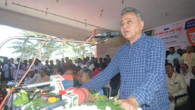 বুধবার দুপুরে উলিপুর উপজেলার শহীদ মিনার চত্বরে উপজেলা বিএনপির আয়োজনে জনসভায় বক্তব্য রেখেছেন আমির খসরু মাহমুদ চৌধুরী