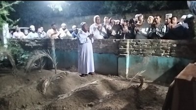 বৈষম্যবিরোধী ছাত্র আন্দোলনে নিহত আব্দুল্লাহর কবর জিয়ারত করেন স্বাস্থ্য বিভাগের মহাপরিচালক