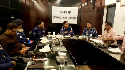 বৃহস্পতিবার বিকালে প্রেস ব্রিফিংয়ে কথা বলছেন পুলিশ সুপার মোহাম্মদ জাবেদুর রহমান