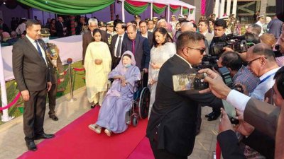 সেনাকুঞ্জের অনুষ্ঠানে খালেদা জিয়া