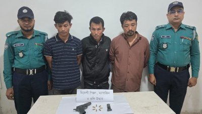গ্রেফতার তিন জন