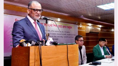অনুষ্ঠানে বক্তব্য রাখছেন বাণিজ্য উপদেষ্টা শেখ বশিরউদ্দীন