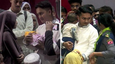 অনুষ্ঠানে বৈষম্যবিরোধী আন্দোলনের শহীদ পরিবারের সদস্যদের সঙ্গে কথা বলেন সারজিস আলম