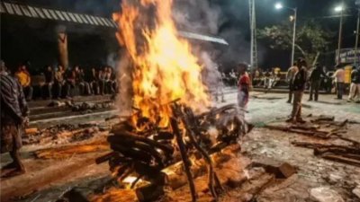 চিতায় আগুন দেওয়ার আগেই জেগে উঠলেন মৃত। ছবি: প্রতীকী