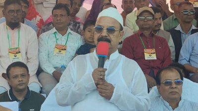 লালমনিরহাটের বড়বাড়ী শহীদ আবুল কাশেম মহাবিদ্যালয় মাঠে আয়োজিত অনুষ্ঠানে বক্তব্য রেখেছেন গয়েশ্বর চন্দ্র রায়