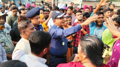 গাজীপুরে শ্রমিক বিক্ষোভ