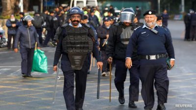 ইসলামাবাদে কঠোর নিরাপত্তা ব্যবস্থা আরোপ করা হয়েছে। ছবি: রয়টার্স
