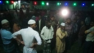 ইমামকে মারধর করায় মুসল্লিদের বিক্ষোভ