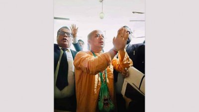 আদালতে চিন্ময় কৃষ্ণ দাস ব্রহ্মচারী