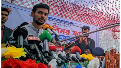 বক্তব্য দিচ্ছেন উপদেষ্টা আসিফ মাহমুদ সজীব ভূঁইয়া