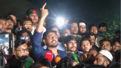 হাসনাত আবদুল্লাহ ও সারজিস আলমের ওপর হত্যাচেষ্টার ঘটনার প্রতিবাদে ঢাবিতে বিক্ষোভ