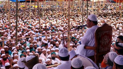 উদ্বোধনী দিনে মাহফিলে লাখো মুসল্লির সমাগম হয়েছে