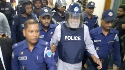 কড়া নিরাপত্তার মধ্য দিয়ে আব্দুস শহীদকে চিফ জুডিশিয়াল ম্যাজিস্ট্রেট আদালতে হাজির করা হয়