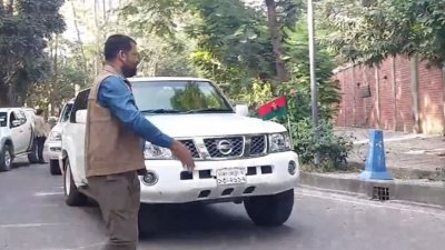 যুক্তরাষ্ট্র অ্যাম্বাসিতে প্রবেশ করছেন খালেদা জিয়া