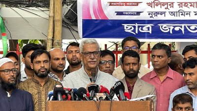কথা বলছেন জয়নুল আবদিন ফারুক