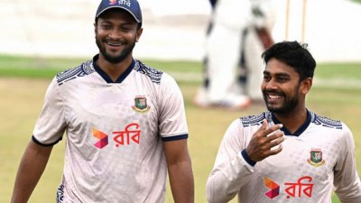 সাকিবের পাশে মিরাজ, শীর্ষে ফিরলেন বুমরা