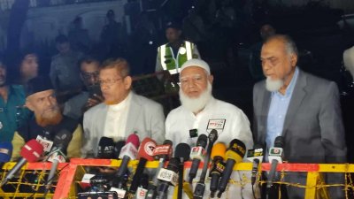 প্রধান উপদেষ্টার সঙ্গে বৈঠক শেষে সাংবাদিকদের সঙ্গে কথা বলেন জামায়াতে ইসলামীর নেতারা