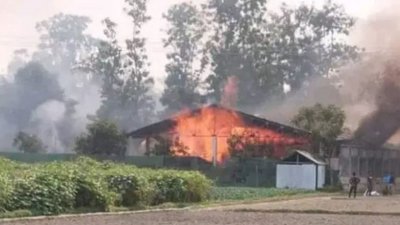 শেরপুরের খাজা বদরুদ্দোজা হায়দার ওরফে দোজা পীরের দরবারে (মুর্শিদপুর পীরের দরবার) আবার হামলা, ভাঙচুর, অগ্নিসংযোগ করা হয়েছে