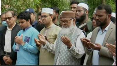 সাইফুল ইসলাম আলিফের কবর জিয়ারত করেন ধর্ম উপদেষ্টা ড. আ ফ ম খালিদ হোসেন